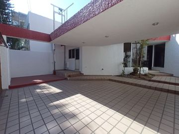 CASA PARA REMODELAR EN LADRON DE GUEVARA