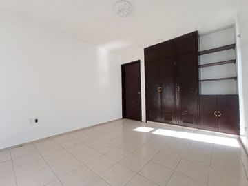 CASA PARA REMODELAR EN LADRON DE GUEVARA
