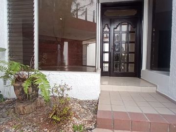 CASA PARA REMODELAR EN LADRON DE GUEVARA