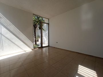 CASA PARA REMODELAR EN LADRON DE GUEVARA