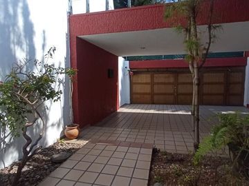 CASA PARA REMODELAR EN LADRON DE GUEVARA