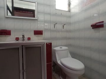 CASA PARA REMODELAR EN LADRON DE GUEVARA