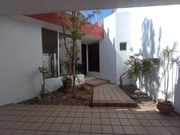 CASA PARA REMODELAR EN LADRON DE GUEVARA