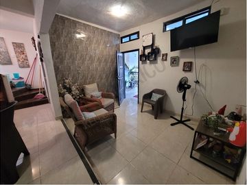 Se vende casa en la col. Paseo del Bosque a 5 calles del libramiento sur