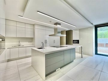 EXCLUSIVO DÚPLEX CON JARDÍN, PISCINA EN SAN DAMIÁN