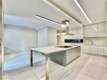 EXCLUSIVO DÚPLEX CON JARDÍN, PISCINA EN SAN DAMIÁN