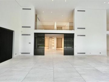 EXCLUSIVO DÚPLEX CON JARDÍN, PISCINA EN SAN DAMIÁN