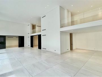 EXCLUSIVO DÚPLEX CON JARDÍN, PISCINA EN SAN DAMIÁN
