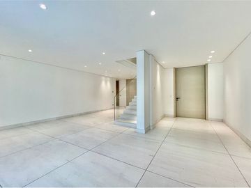 EXCLUSIVO DÚPLEX CON JARDÍN, PISCINA EN SAN DAMIÁN