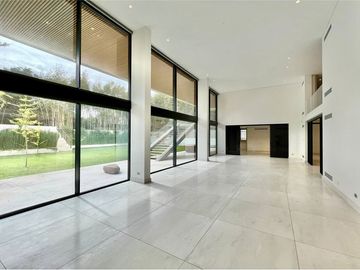 EXCLUSIVO DÚPLEX CON JARDÍN, PISCINA EN SAN DAMIÁN