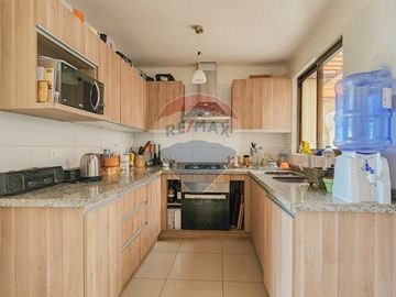 OPORTUNIDAD!! CASA FAMILIAR, Gran Patio! 4D/3B