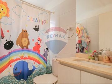 OPORTUNIDAD!! CASA FAMILIAR, Gran Patio! 4D/3B