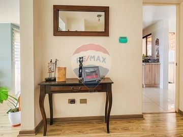 OPORTUNIDAD!! CASA FAMILIAR, Gran Patio! 4D/3B
