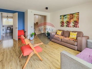 OPORTUNIDAD!! CASA FAMILIAR, Gran Patio! 4D/3B
