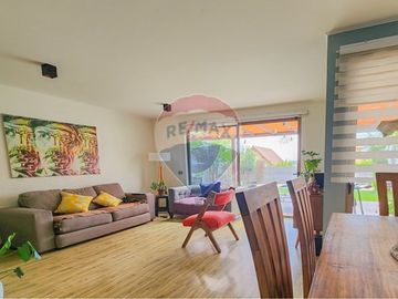 OPORTUNIDAD!! CASA FAMILIAR, Gran Patio! 4D/3B