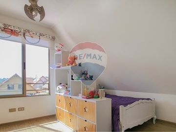 OPORTUNIDAD!! CASA FAMILIAR, Gran Patio! 4D/3B