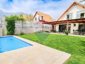 OPORTUNIDAD!! CASA FAMILIAR, Gran Patio! 4D/3B