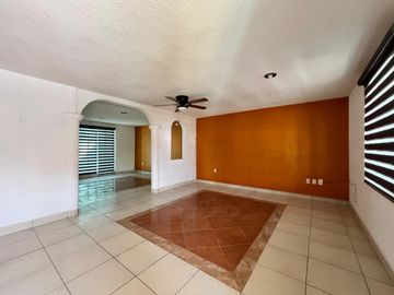 Casa en Venta en Campestre Bugambilias, SJR, Querétaro.