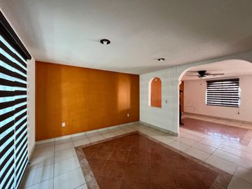 Casa en Venta en Campestre Bugambilias, SJR, Querétaro.