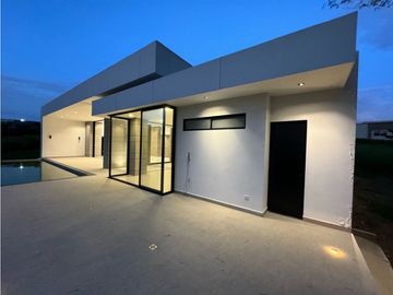 Casa campestre de diseño arquitectónico vanguardista