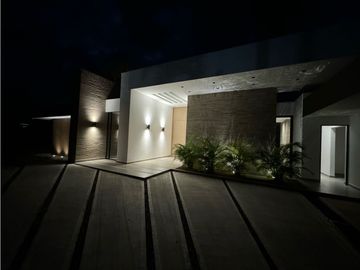 Casa campestre de diseño arquitectónico vanguardista