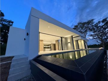 Casa campestre de diseño arquitectónico vanguardista