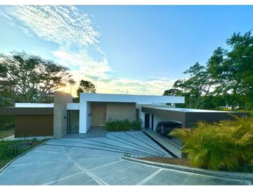 Casa campestre de diseño arquitectónico vanguardista