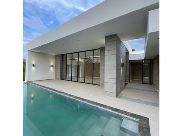 Casa campestre de diseño arquitectónico vanguardista