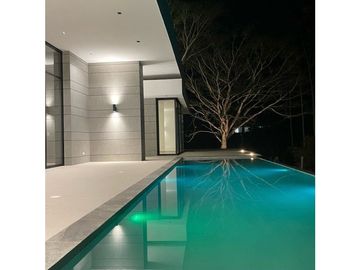 Casa campestre de diseño arquitectónico vanguardista