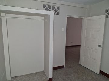 Venta casa Rentera Cdla. Abel Gilbert. 2 depart  y 1 suite (LC)