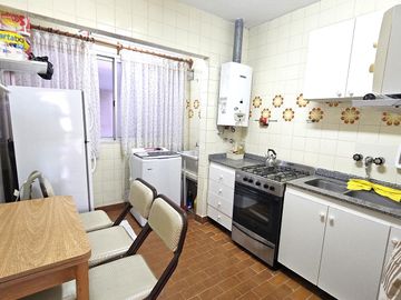 Av 12 1200  Impecable monoambiente dividido edificio SUX XI  Miramar