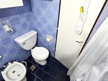 Av 12 1200  Impecable monoambiente dividido edificio SUX XI  Miramar