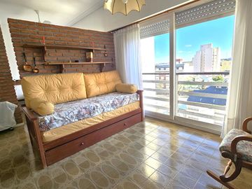 Av 12 1200  Impecable monoambiente dividido edificio SUX XI  Miramar