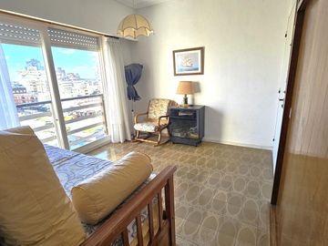 Av 12 1200  Impecable monoambiente dividido edificio SUX XI  Miramar