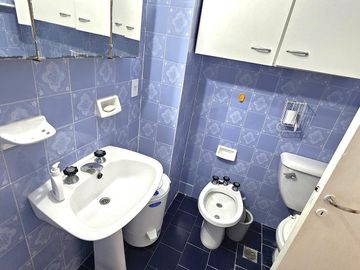 Av 12 1200  Impecable monoambiente dividido edificio SUX XI  Miramar