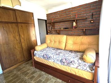 Av 12 1200  Impecable monoambiente dividido edificio SUX XI  Miramar