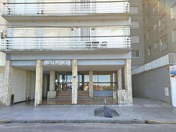 Av 12 1200  Impecable monoambiente dividido edificio SUX XI  Miramar
