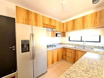 Casa en Venta, en Cholul al Norte de Mérida
