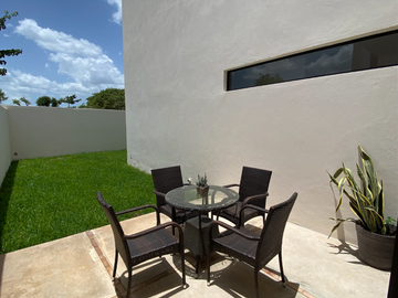 CASA EN VENTA CON RECAMARA EN PLANTA BAJA EN PRIVADA CUMBRES NOVO NORTE