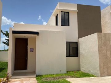 CASA EN VENTA CON RECAMARA EN PLANTA BAJA EN PRIVADA CUMBRES NOVO NORTE