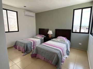 CASA EN VENTA CON RECAMARA EN PLANTA BAJA EN PRIVADA CUMBRES NOVO NORTE