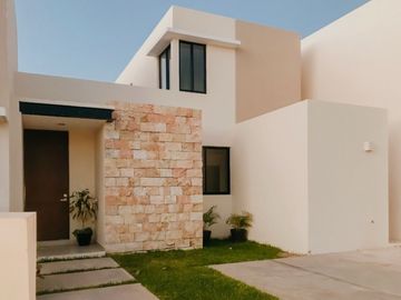 CASA EN VENTA CON RECAMARA EN PLANTA BAJA EN PRIVADA CUMBRES NOVO NORTE