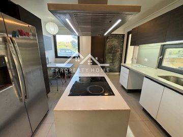 CASA AV DEL VALLE 3 DORM MAS ESCRITORIO MAS SERVICIO