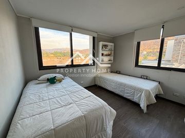 CASA AV DEL VALLE 3 DORM MAS ESCRITORIO MAS SERVICIO