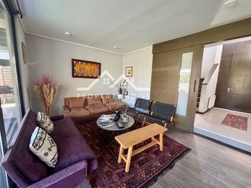 CASA AV DEL VALLE 3 DORM MAS ESCRITORIO MAS SERVICIO