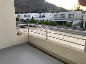 CASA AV DEL VALLE 3 DORM MAS ESCRITORIO MAS SERVICIO