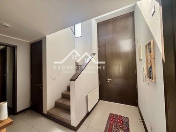 CASA AV DEL VALLE 3 DORM MAS ESCRITORIO MAS SERVICIO