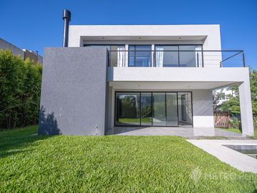 Casa en  Venta 5 ambientes ,Tipas, Nordelta 200