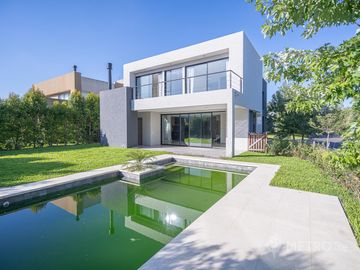 Casa en  Venta 5 ambientes ,Tipas, Nordelta 200
