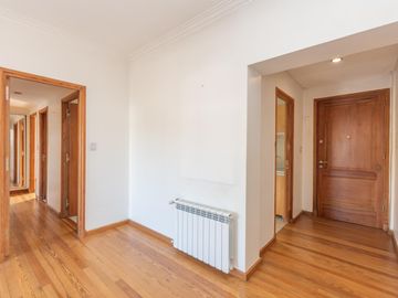 Departamento en venta en Martinez, 4 ambientes con balcón.
